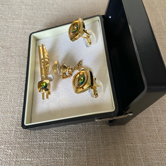 Brand new a set of Crystal Cuff Links & Tie Pin & Tie Clip with box (VTG) - Picture 3 of 9